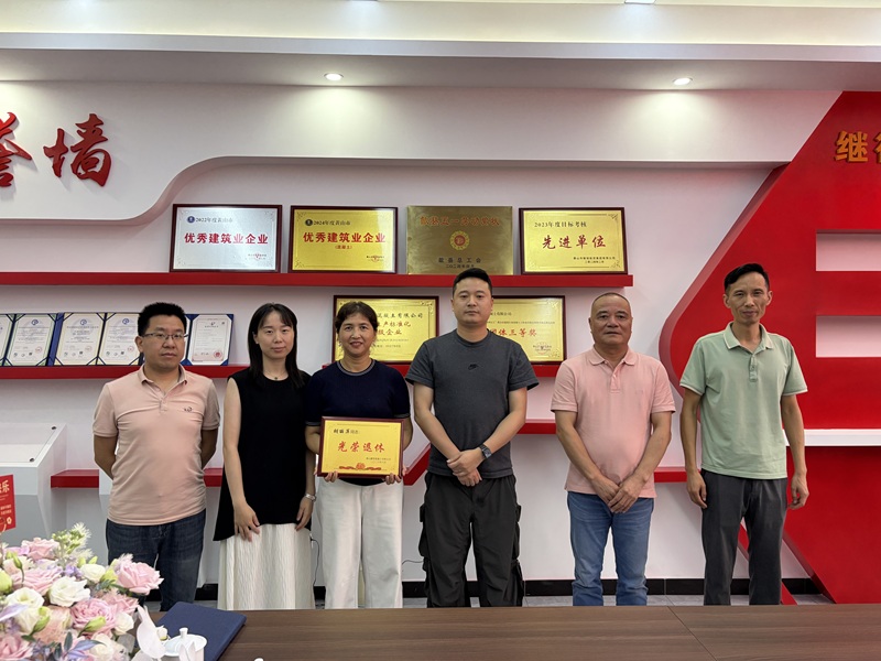 2026年6月30日下午,徽智公司举办感恩有你、一路同行——胡丽萍同志光荣退休座谈会,集团人力资源部吴主任、财务中心张主任到会祝贺并送上美好祝福.jpg